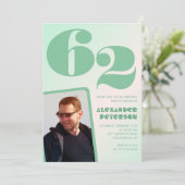 Grüner Verlauf 62. Geburtstag Einladungen Boy Foto (Stehend Vorderseite)