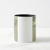 Grüner Vogel auf grünem Zweig Tasse (Zentrum)