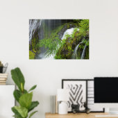 Grüner Wasserfall Landschaftlich Poster (Heimbüro)