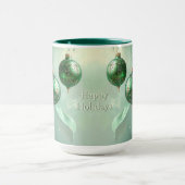 Grüner Weihnachtsball-Feiertagsbecher Tasse (Zentrum)