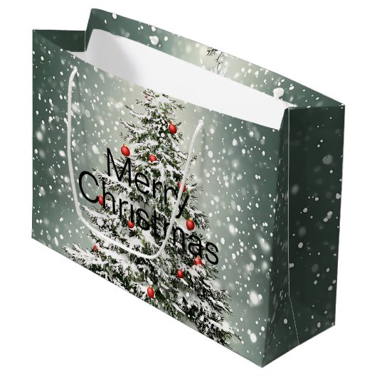 Grüner Weihnachtsbaum Bunte Ornamente Weißer Schne Große Geschenktüte (Vorderseite Schrägansicht)
