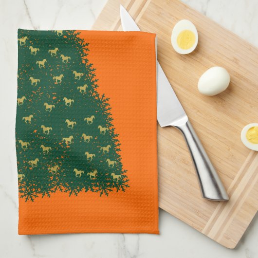 Grüner Weihnachtsbaum, goldene Laufpferde, Orange Küchentuch (Viertel Falte)
