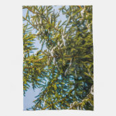Grüner Weihnachtsbaum im Schnee Handtuch (Vertikal)