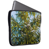 Grüner Weihnachtsbaum im Schnee Laptopschutzhülle (Vorne Rechts)