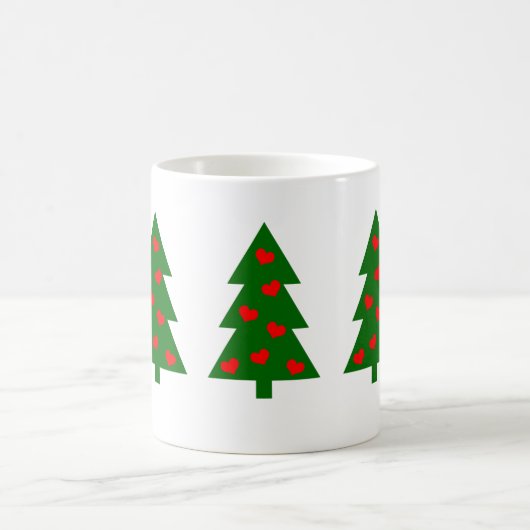 Grüner Weihnachtsbaum mit roten Herzen Kaffeetasse (Mittel)