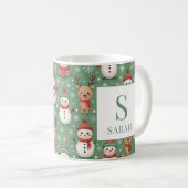 Grüner Weihnachtsmann & Rentier Monogramm Name Kaffeetasse (VorderseiteRechts)
