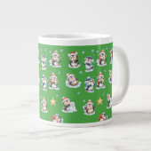 Grüner Weihnachtspinguin-Becher Jumbo-Tasse (Vorderseite Rechts)