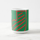 Grüner Weihnachtsstrumpf auf Grün Kaffeetasse (Mittel)