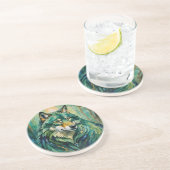 Grüner Wolf im Untersetzer Sandstein des Waldes (Seite)