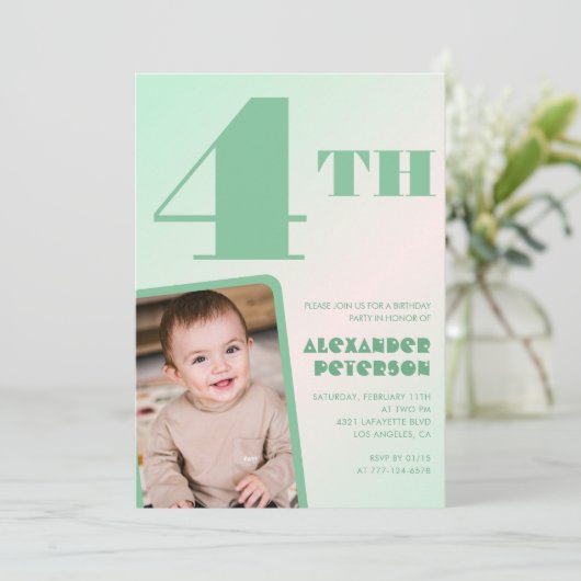 Grünes 4. Geburtstag Einladungen Farbiges Foto (Stehend Vorderseite)