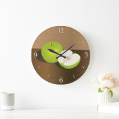 Grünes Apfel und ein halbes Stillleben Große Wanduhr (Zuhause)