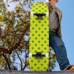 Grünes auf gelben Punkten Musterdesign Skateboard