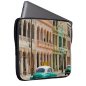 GRÜNES AUTO AUF DER STRASSE LAPTOPSCHUTZHÜLLE (Vorne Rechts)