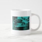 Grünes Auto Jumbo-Tasse (Rechts)
