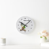 Grünes Backe Conure denke ökologisch Runde Wanduhr (Zuhause)