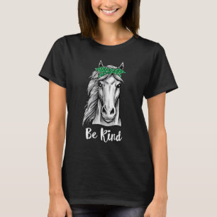 Grünes Bandana Polka-Punkt Pferd Sei nett St. Patr T-Shirt