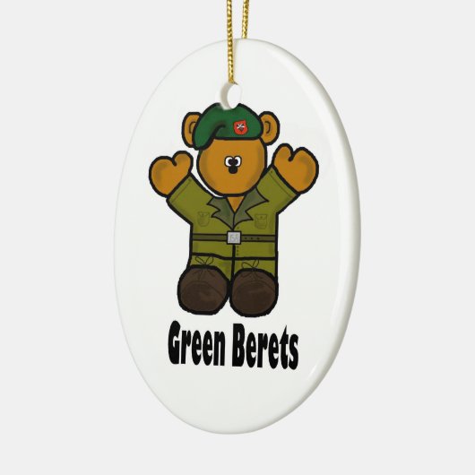 Grünes Barett-Teddybär-Weihnachtsverzierung Keramikornament (Links)