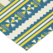 Grünes Blau Traditionelles Stammmuster Tischdecke (Schrägansicht)