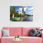 Grünes Boot in einem Fjord in Norwegen Leinwanddruck (Insitu (Wohnzimmer))