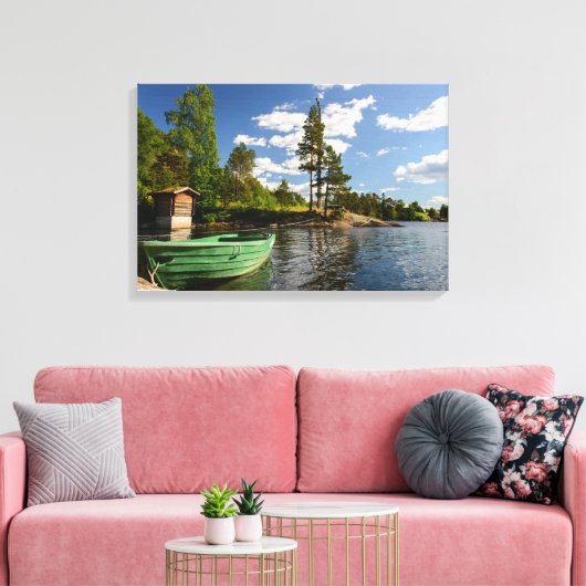 Grünes Boot in einem Fjord in Norwegen Leinwanddruck (Insitu (Wohnzimmer))