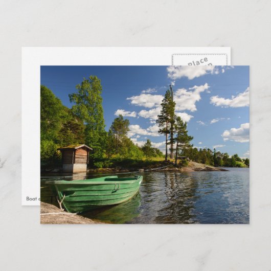Grünes Boot in einem Fjord in Norwegen Postkarte (Vorne/Hinten)