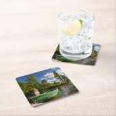 Grünes Boot in einem Fjord in Norwegen Rechteckiger Pappuntersetzer (Vor Ort)