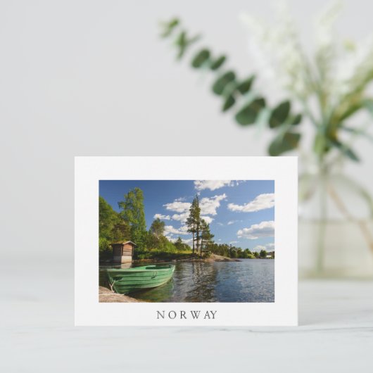 Grünes Boot in einem Fjord in Norwegen weiße Postk Postkarte (Stehend Vorderseite)