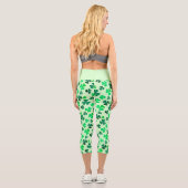Grünes Clover Kleeblatt Leaf Muster Elegant Capri Leggings (Rückseite)