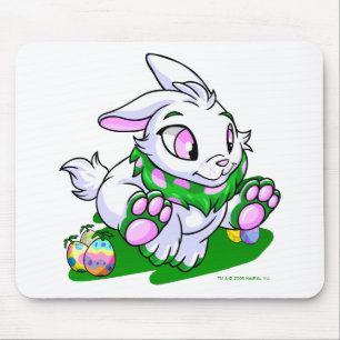 Grünes Cybunny, das durch neggs läuft Mousepad