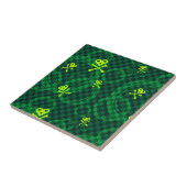 Grünes Emo Muster mit Kreisen Fliese (Seite)