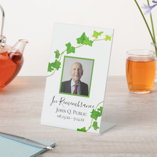 Grünes Englisch Ivy Vine Beerdigung Memorial Sockelschild (In SItu)