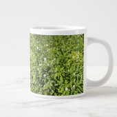 Grünes Feld Jumbo-Tasse (Rechts)