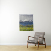 Grünes Feld mit schneebedeckten Alpen Wandteppich (Beispiel)