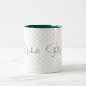 Grünes, fett formatiertes Monogramm Zweifarbige Tasse (Mittel)