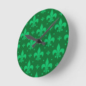 Grünes Fleur-de-lis-Muster Runde Wanduhr (Winkel)