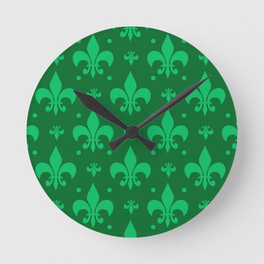 Grünes Fleur-de-lis-Muster Runde Wanduhr (Vorderseite)