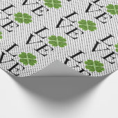 Grünes funkelnShamrock Polka Dots Geschenkpapier (Ecke)