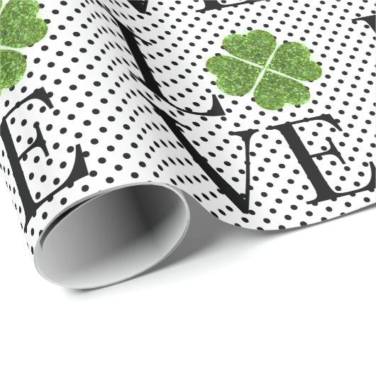 Grünes funkelnShamrock Polka Dots Geschenkpapier (Rolleneckpunkt)