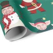 Grünes Funny Family Foto Urlaubspapier Geschenkpapier (Rolleneckpunkt)