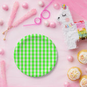 Grünes Gingham-Neonmuster durch Shirley Taylor Pappteller (Party)