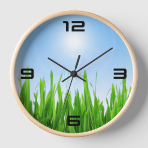 Grünes Gras Blauer Himmel Benutzerdefinierter Text Uhr
