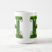 Grünes Gras Buchstabe H Mit Golfball, Schläger Kaffeetasse (Mittel)