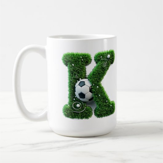 Grünes Gras Buchstabe K Mit Fußball Kaffeetasse (Links)