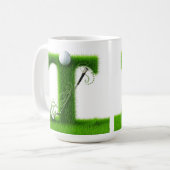 Grünes Gras Buchstabe T Mit Golfball, Schläger Kaffeetasse (Vorderseite Links)