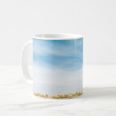 Grünes Grasfeld unter blauem Himmel Kaffeetasse (Vorderseite Links)