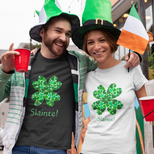 Grünes Herz-Kleeblatt St Patrick kundengerecht T-Shirt