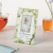 Grünes Hydrangea-Beerdigungsdenkmal Sockelschild (In SItu)