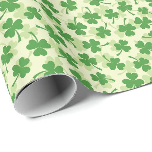 Grünes irisches Dreiblatt-Kleeblattmuster Geschenkpapier (Rolleneckpunkt)