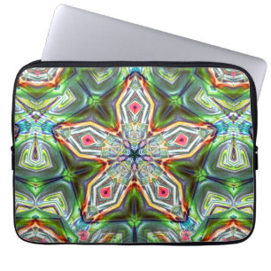 Grünes Kaleidoskop-Pentagon mit weichem Woody-Ton Laptopschutzhülle