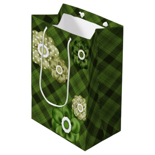 GRÜNES KARIERTES MUSTER MIT GRÜNEN BLUME MITTLERE GESCHENKTÜTE (Vorderseite Schrägansicht)